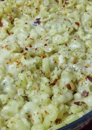 A picture of Mac and cheese.
