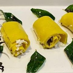 A picture of Khandvi.