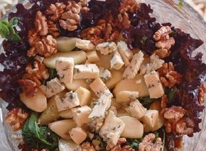 Una foto de Ensalada de peras y queso azul