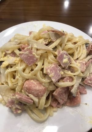 A picture of Spaghetti with Creamy Cheese and Ham Sauce.