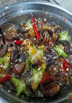 Hình của món Ba khía trộn ngày mưa.