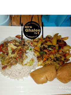 A picture of White rice with sauce,sultan chips and moimoi.