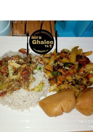 A picture of White rice with sauce,sultan chips and moimoi.