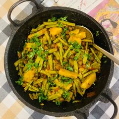 A picture of Barbatti Kala chana Sabji (Cowpea & brown chickpeas curry).