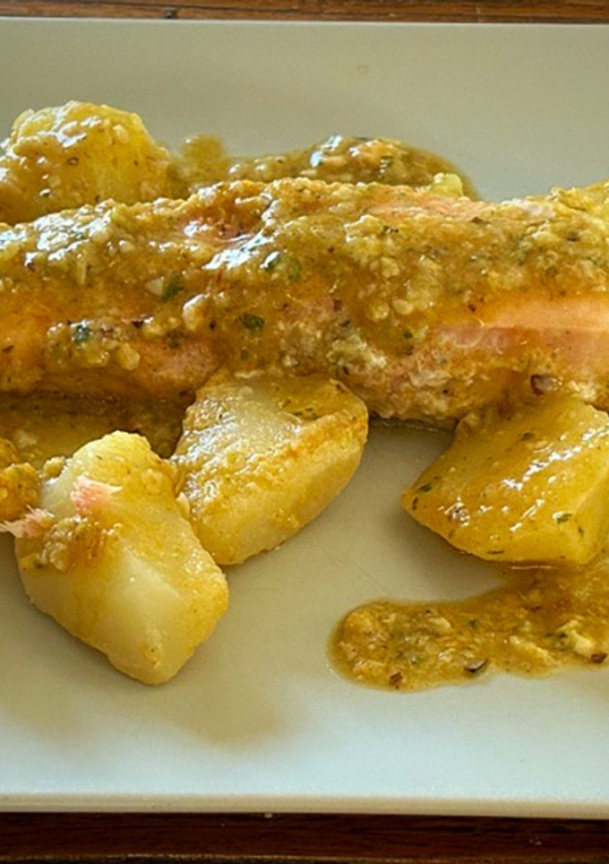 Una foto de All i pebre de salmón