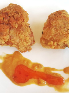 Una foto de Pollo Rebozado en Tempura con Salsa de Mango y Chile