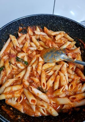 A picture of Arrabiata pasta.