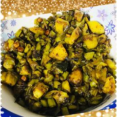 A picture of Stir fried French beans & potatoes.