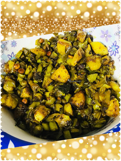 A picture of Stir fried French beans & potatoes.