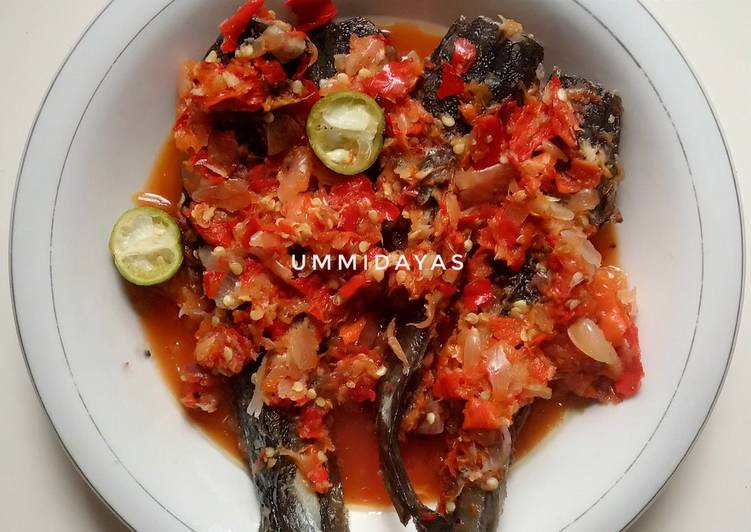Bumbu meracik Pecak lele pedas gurih yang Menggugah Selera