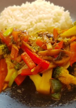 Una foto de Verduras salteadas con shoyu y kion