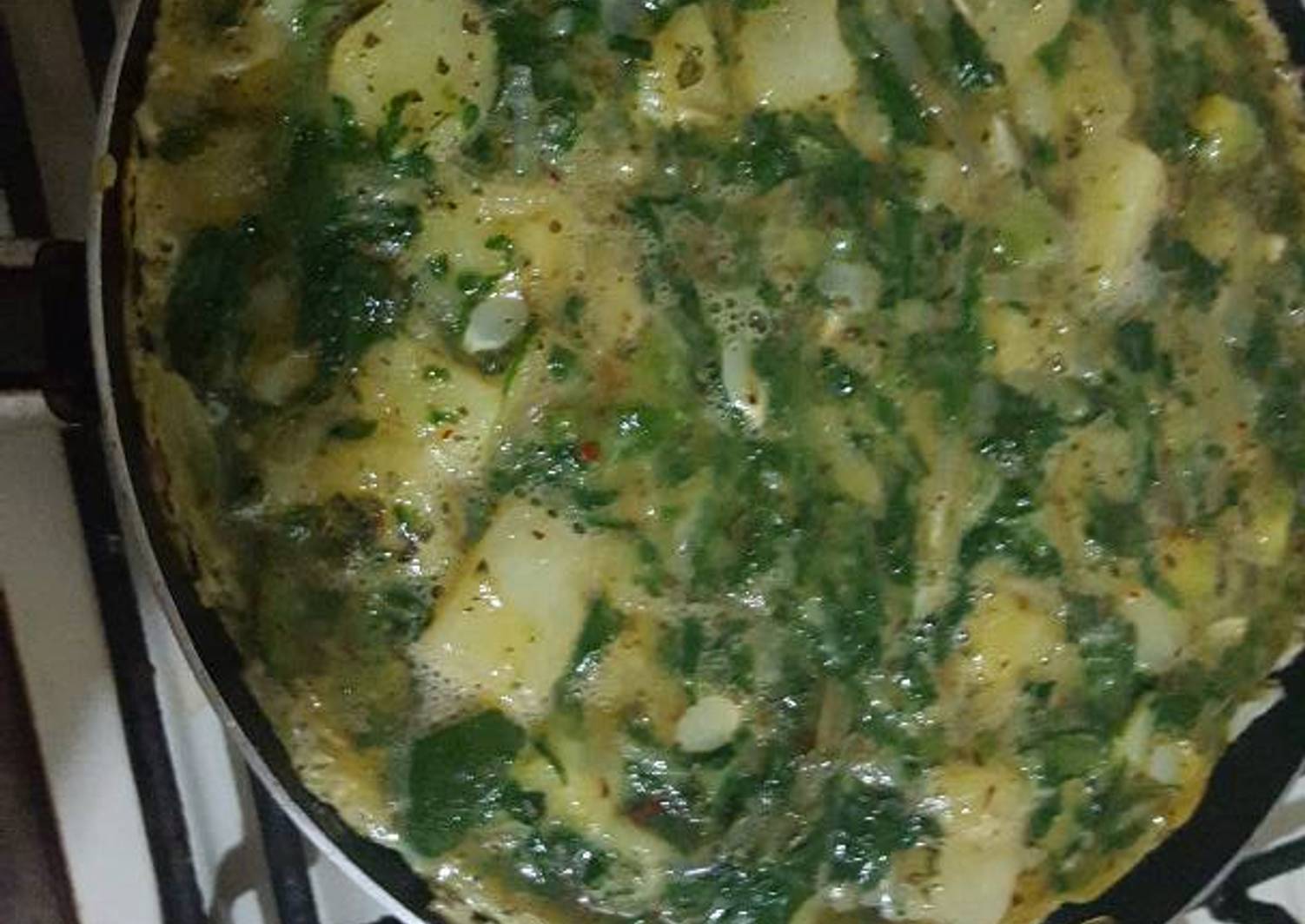 Tortilla de papa, acelga y zapallito verde Receta de Evelin Peleato