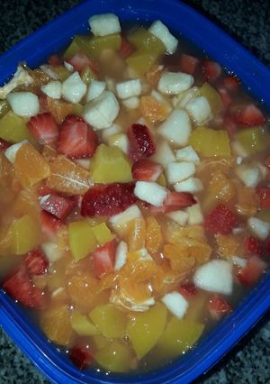 Una foto de Ensalada de frutas refrescante..