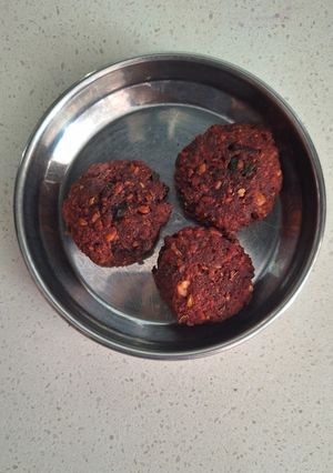A picture of Beetroot vadai.
