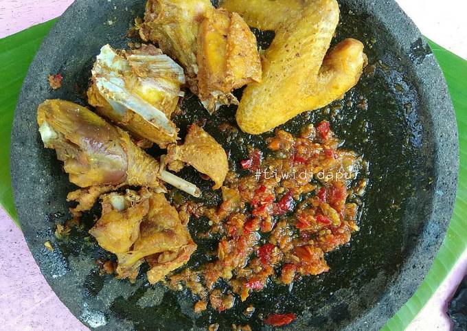 AYAM GORENG KAMPUNG + SAMBEL BAWANG