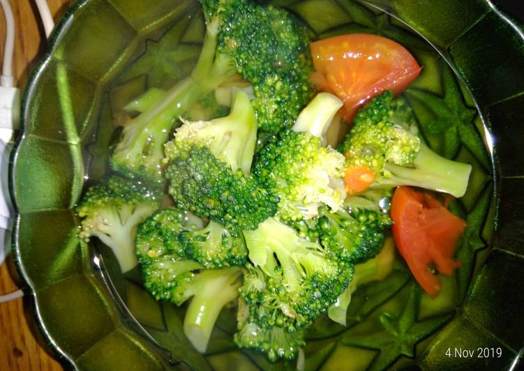 Resep Sayur bening brokoli untuk balita..🥦🥦🥦🥦🥦🥦🍅🍅🍅 yang Lezat