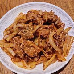 A picture of Pork with Onion and Ketchup.