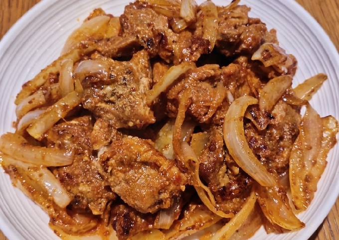 Recipe of Super Quick Homemade Pork with Onion and Ketchup