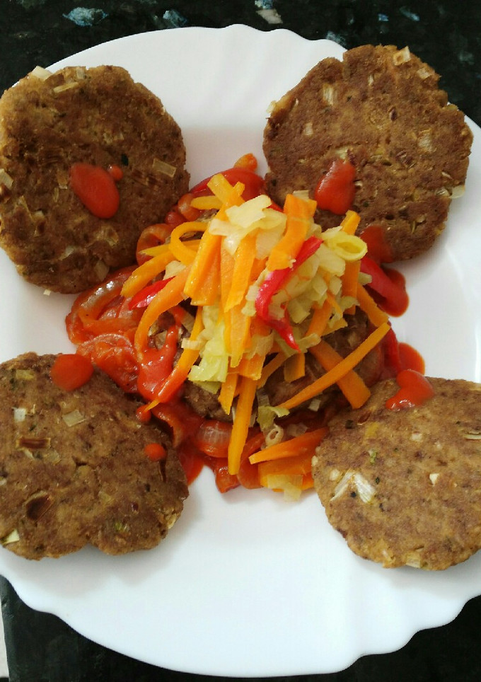 Una foto de Hamburguesas de atún con verduras al vapor