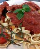 Fettucine con costillitas de cerdo al pomodoro