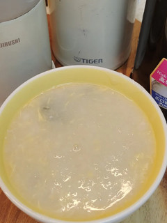 皮蛋鹹蛋滑蛋雞絞肉粥 的食譜成品照片