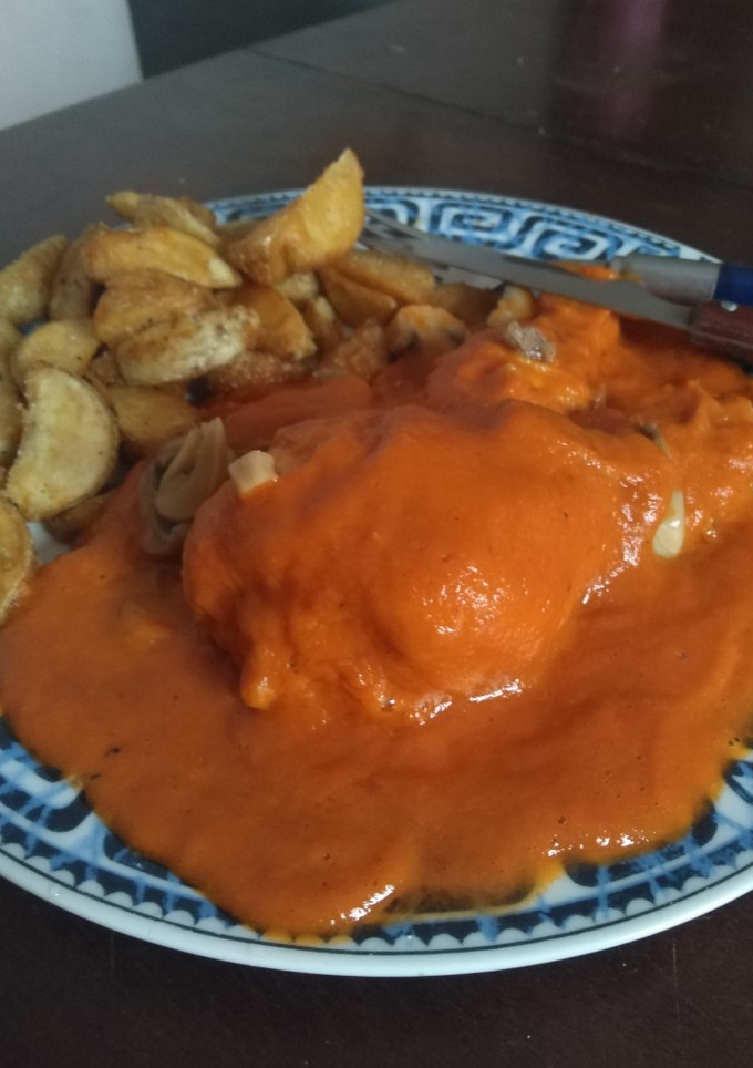 Una foto de Pollo en salsa