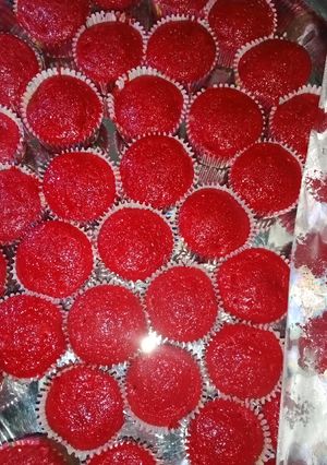 A picture of Red velvet cup cakes.