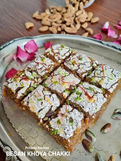 बेसन खोया चक्की (Besan khoya chakki recipe in Hindi) रेसिपी मुख्य फोटो