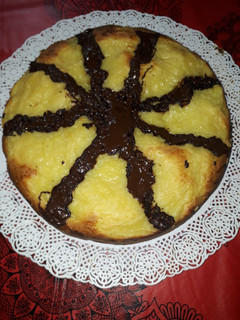 Una foto de Torta matera con crema pastelera y chocolate