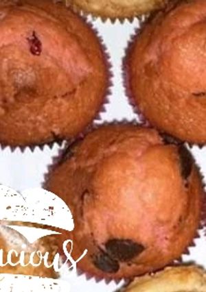 Una foto de Magdalenas de fresa y pepitas de chocolate