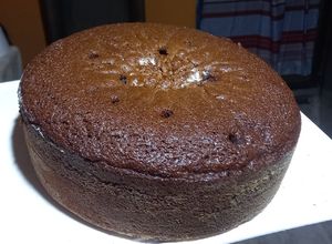 Una foto de Bizcochuelo para torta casero de chocolate🤤🥰
