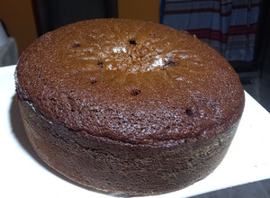 Una foto de Bizcochuelo para torta casero de chocolate🤤🥰