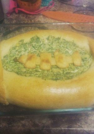 A picture of Spinach artichoke dip bread bowl.