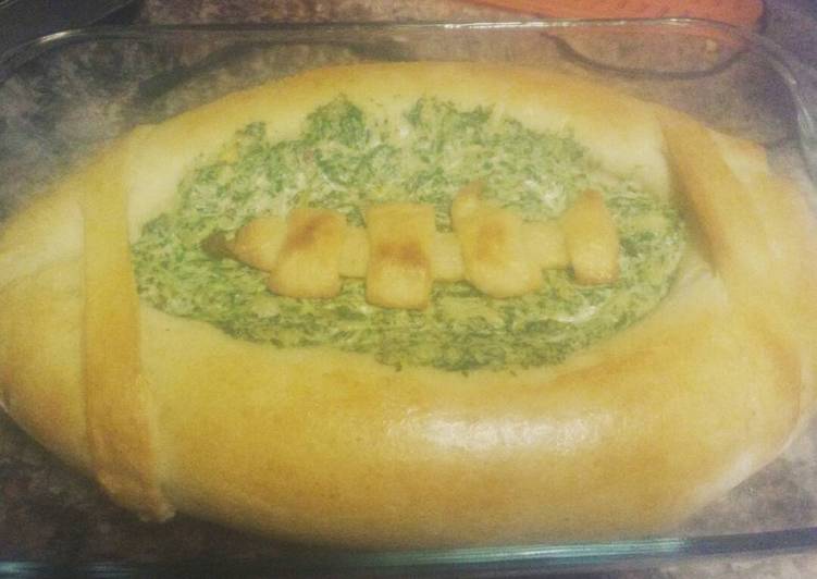 Spinach artichoke dip bread bowl