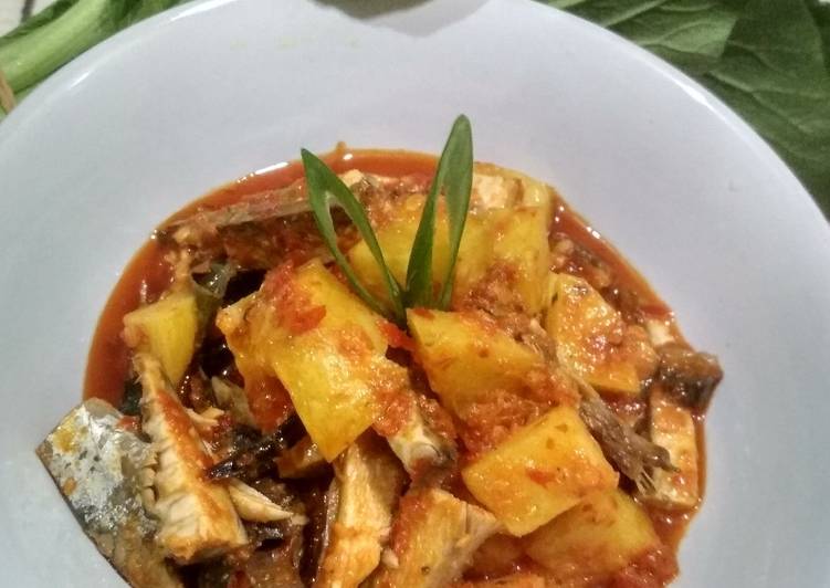 Bandeng kentang balado