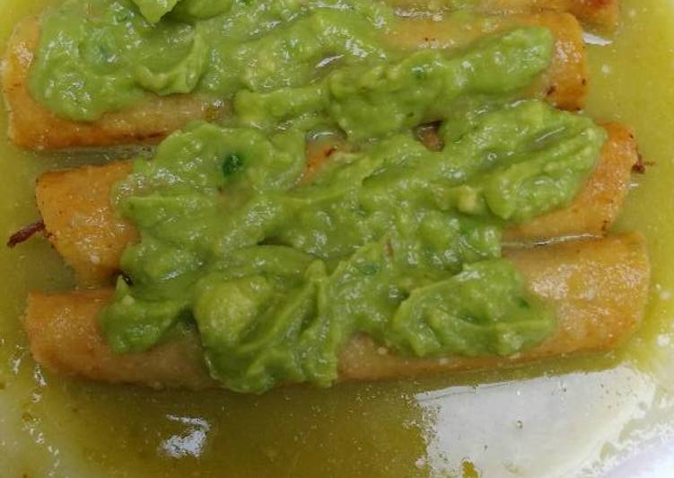 Tacos dorados a doble salsa Receta de Chris Evert Quiroz Flores Cookpad