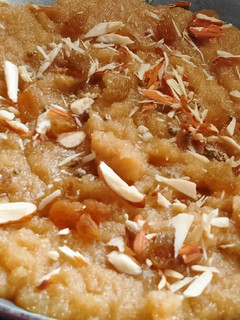 ઘઉંના કકરા લોટ નો શીરો (Ghau Na Lot No Shiro Recipe In Gujarati) રેસીપી મુખ્ય ફોટો