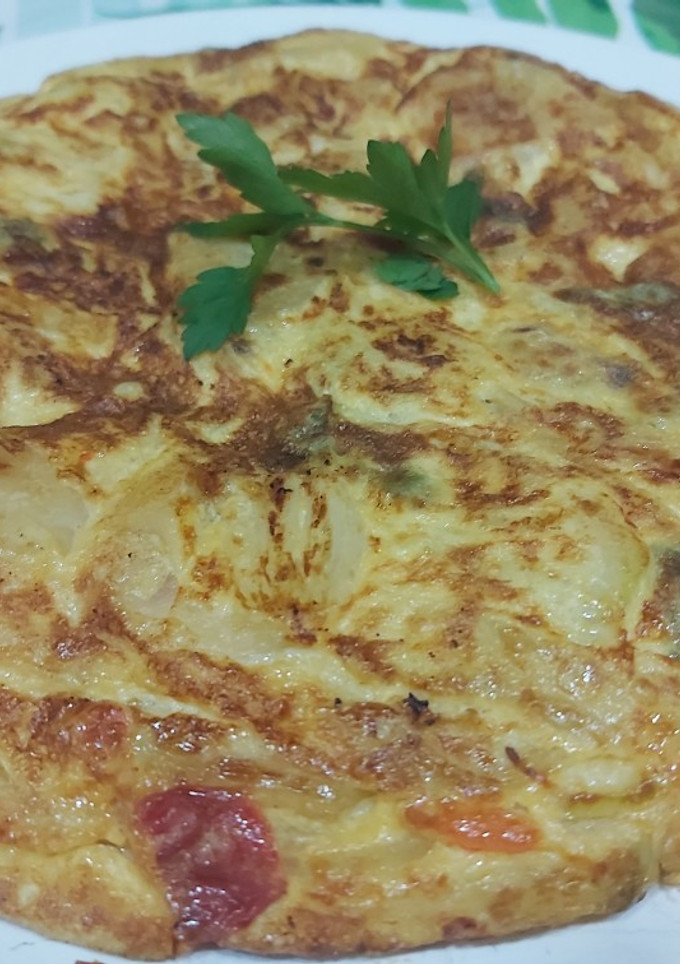 Una foto de Tortilla con patatas y verduras al horno