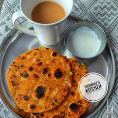 A picture of Dal Paratha.