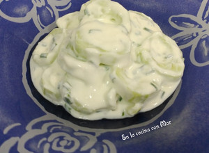 Foto principal de Ensalada de pepino y yogurt griego