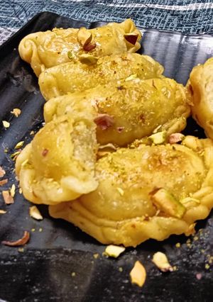 A picture of Mawa Gujiya.
