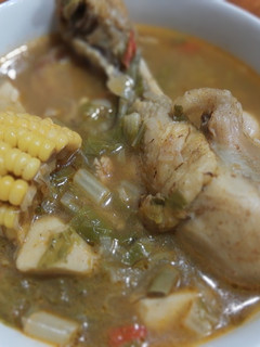 Una foto de Consomé de pollo a mi manera