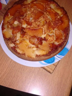 Una foto de Torta invertida de manzanas rojas 🍎🍎