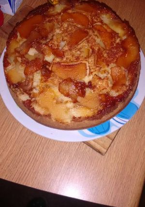 Una foto de Torta invertida de manzanas rojas 🍎🍎