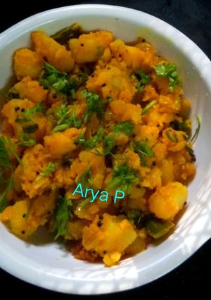 आलू प्याज़ की सूखी सब्जी(aloo pyaz ki sabzi recipe in hindi) रेसिपी मुख्य फोटो