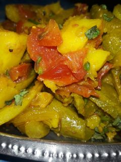 परवल आलू की सब्जी (Parwal aloo ki sabzi recipe in hindi) रेसिपी मुख्य फोटो