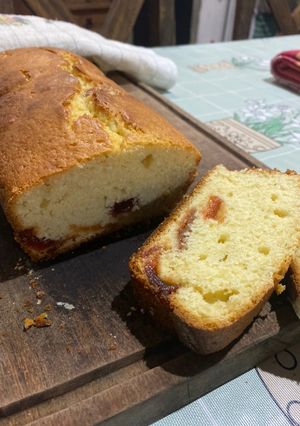 Una foto de Torta con masa de yogurt con dulce de membrillo