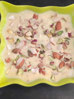 કેસર બાસુંદી (Kesar Basundi Recipe In Gujarati) રેસીપી મુખ્ય ફોટો