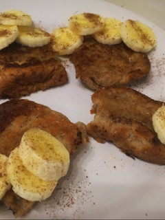 Una foto de Tostadas francesas o French toast sin huevo! Fácil y delicioso