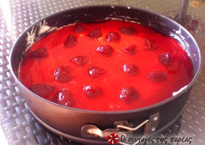 κύρια φωτογραφία συνταγής Τσίζκεικ με γλυκό του κουταλιού φράουλα